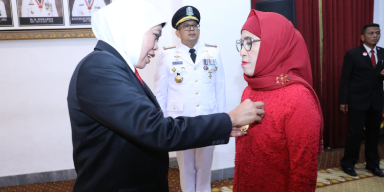 Kdinsos Jatim Bangga Terima Satya Lencana Karya Satya XXX