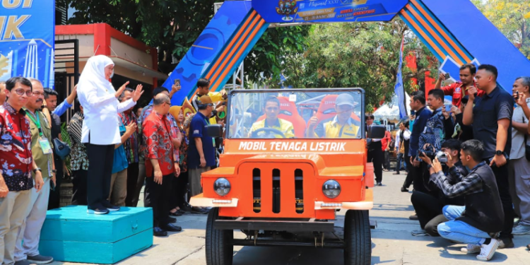 Gubernur Khofifah Lepas Parade 260 Kendaraan Konversi Listrik Karya Siswa SMK Jatim