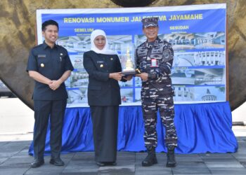 Gubernur Khofifah Bersama Pangkoarmada II Resmikan Monumen Jalesveva Jayamahe