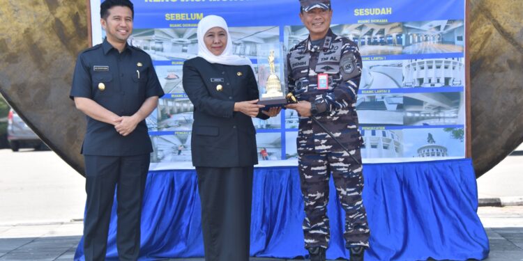 Gubernur Khofifah Bersama Pangkoarmada II Resmikan Monumen Jalesveva Jayamahe