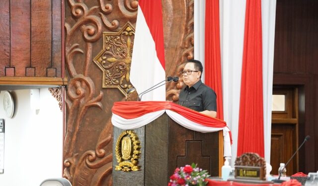 Pj Gubernur Jatim Sampaikan Jawaban Eksekutif Atas PU Fraksi di DPRD Terkait Perubahan APBD 2024