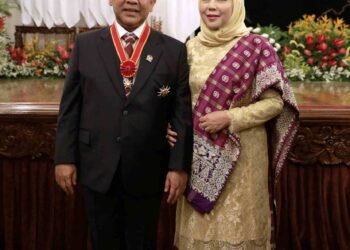 Presiden Jokowi Anugerahkan Bintang Maha Putra Kepada Ahmad Muzani