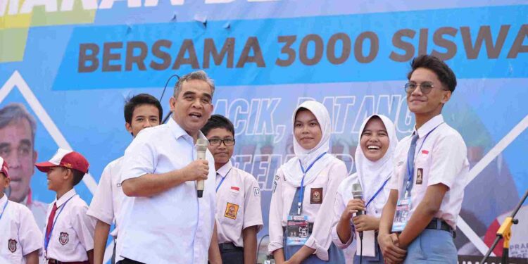 Muzani Tinjau Simulasi 3 Ribu Siswa Makan Bergizi Gratis di Batang, Jawa Tengah