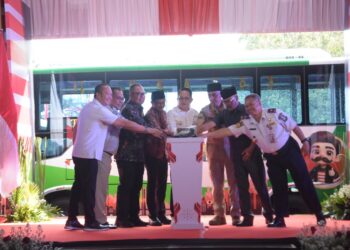 Pj. Gubernur Adhy Luncurkan Bus Transjatim Koridor V ‘Cakraningrat’