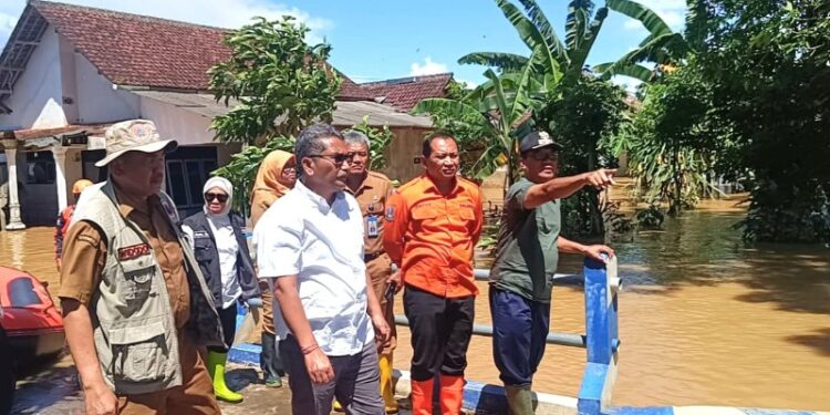 Gercep Tangani Dampak Banjir di Jember, BPBD Jatim Bareng OPD Tinjau Wilayah Terdampak dan Serahkan Bantuan