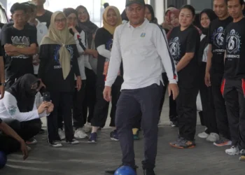 Lomba Penalti Gawang Kecil hingga Bola Tampah Jadi Cara Seru Diskominfo Jatim Pererat Kebersamaan